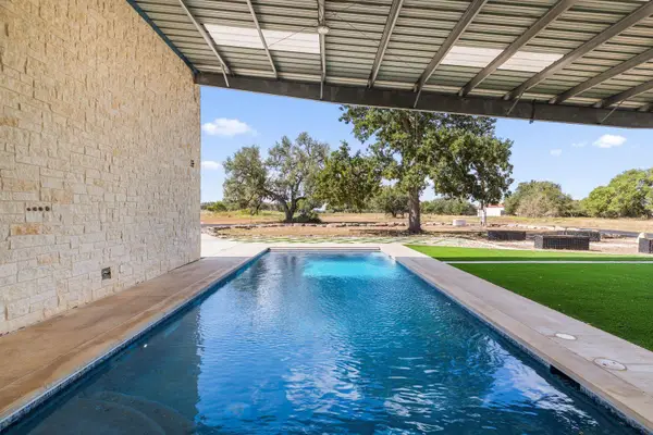 131 S Tailwind Dr, Blanco, TX 78606