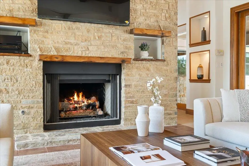 1525 Springlake Dr, Dripping Springs, TX 78620 - Image #1