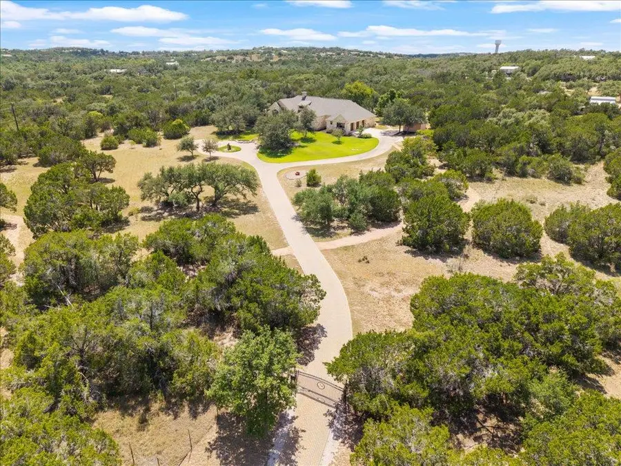 1525 Springlake Dr, Dripping Springs, TX 78620 - Image #2