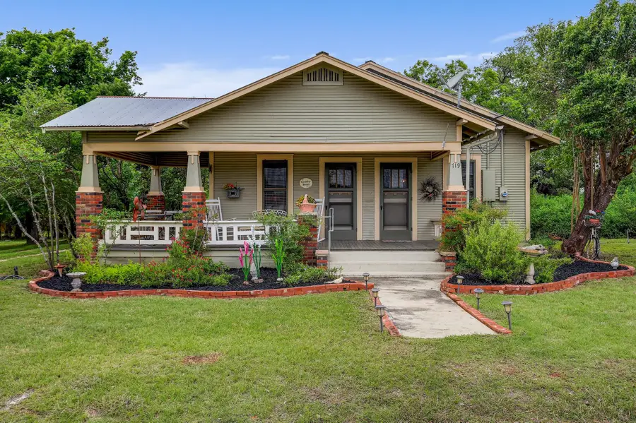 719 Elm St, Blanco, TX 78606 - #2