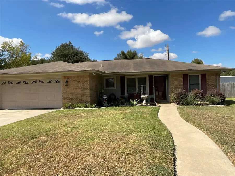 619 E Jackson St, Rockdale, TX 76567 - Image #2