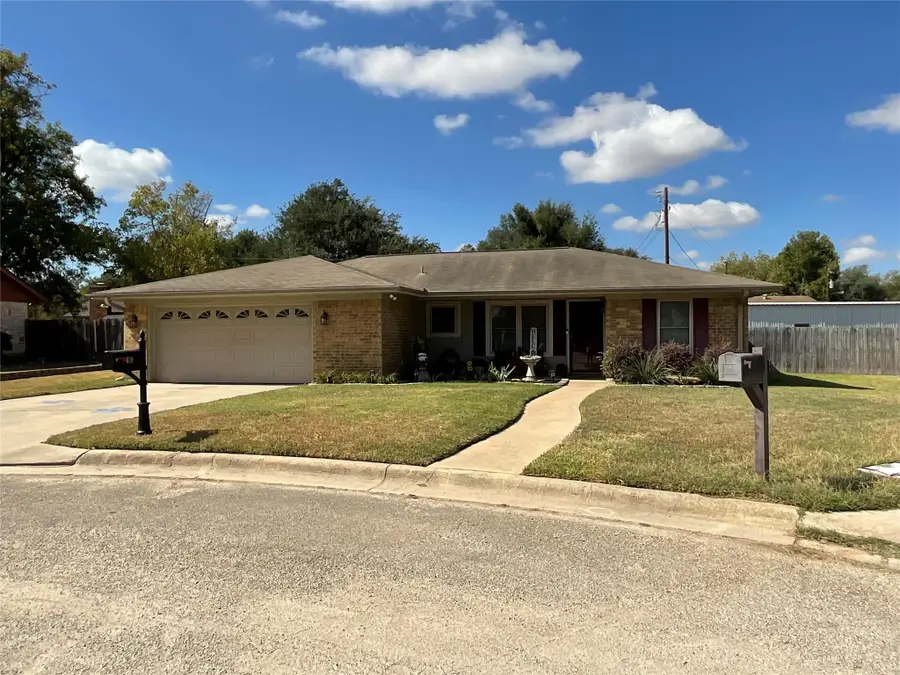 619 E Jackson St, Rockdale, TX 76567 - Image #3