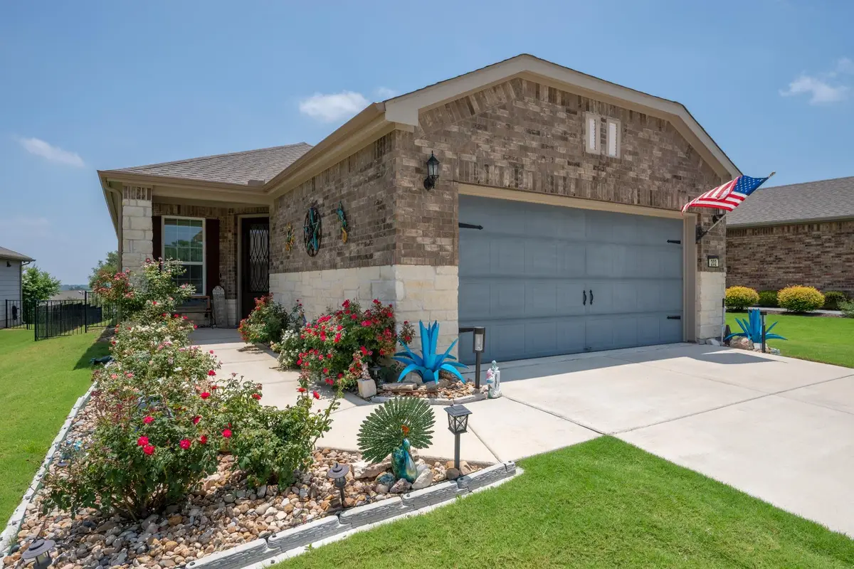 202 Yorktown St, Georgetown, TX 78633 - #1