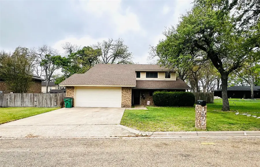 1904 N Hoover Ave, Cameron, TX 76520 - #2