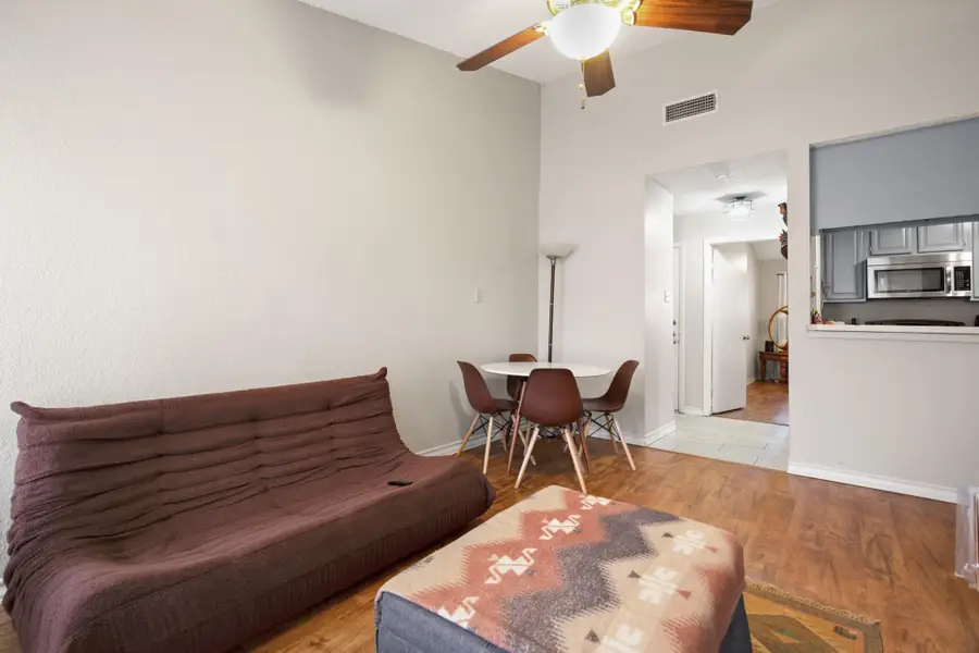 806 W 24th St #323, Austin, TX 78705 - Image #2