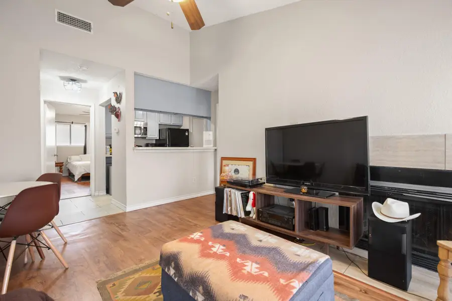 806 W 24th St #323, Austin, TX 78705 - Image #3