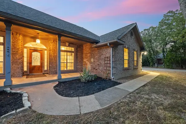 182 Elm Wood Dr, Elgin, TX 78621