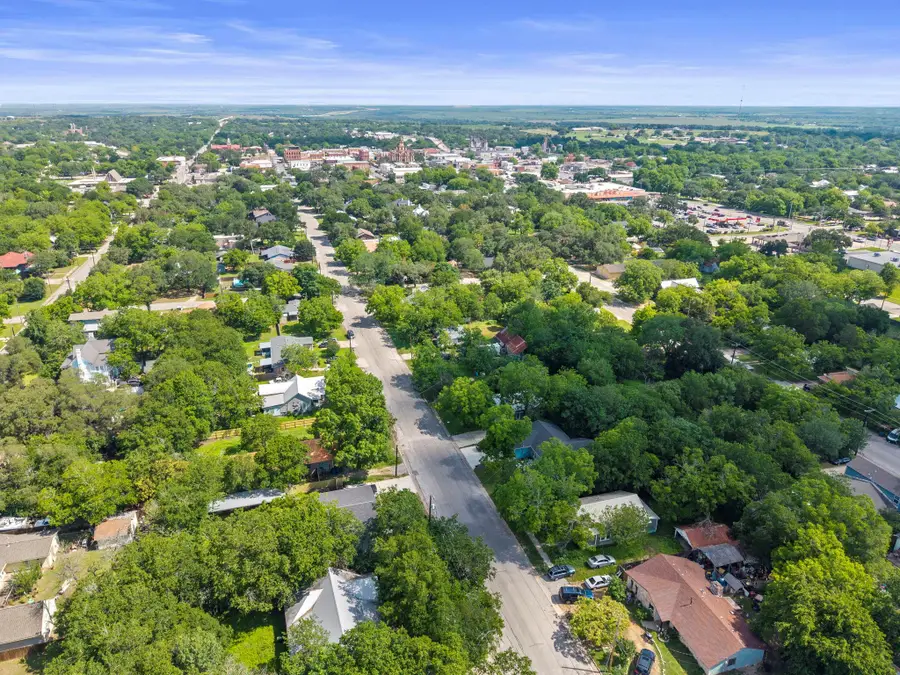 700 S Church St, Lockhart, TX 78644 - #2