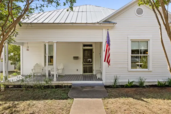 303 W College St, Fredericksburg, TX 78624