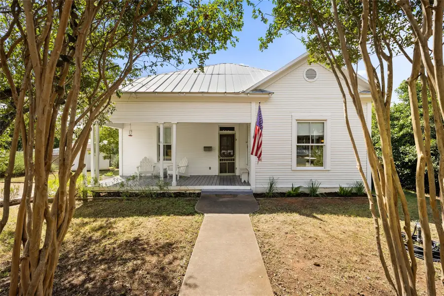 303 W College St, Fredericksburg, TX 78624 - #2