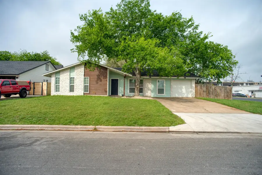 8512 Remington Ln, Austin, TX 78758 - Image #2