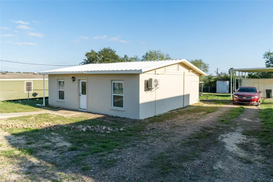 106 Overview Dr, Zapata, TX 78076 - Image #2