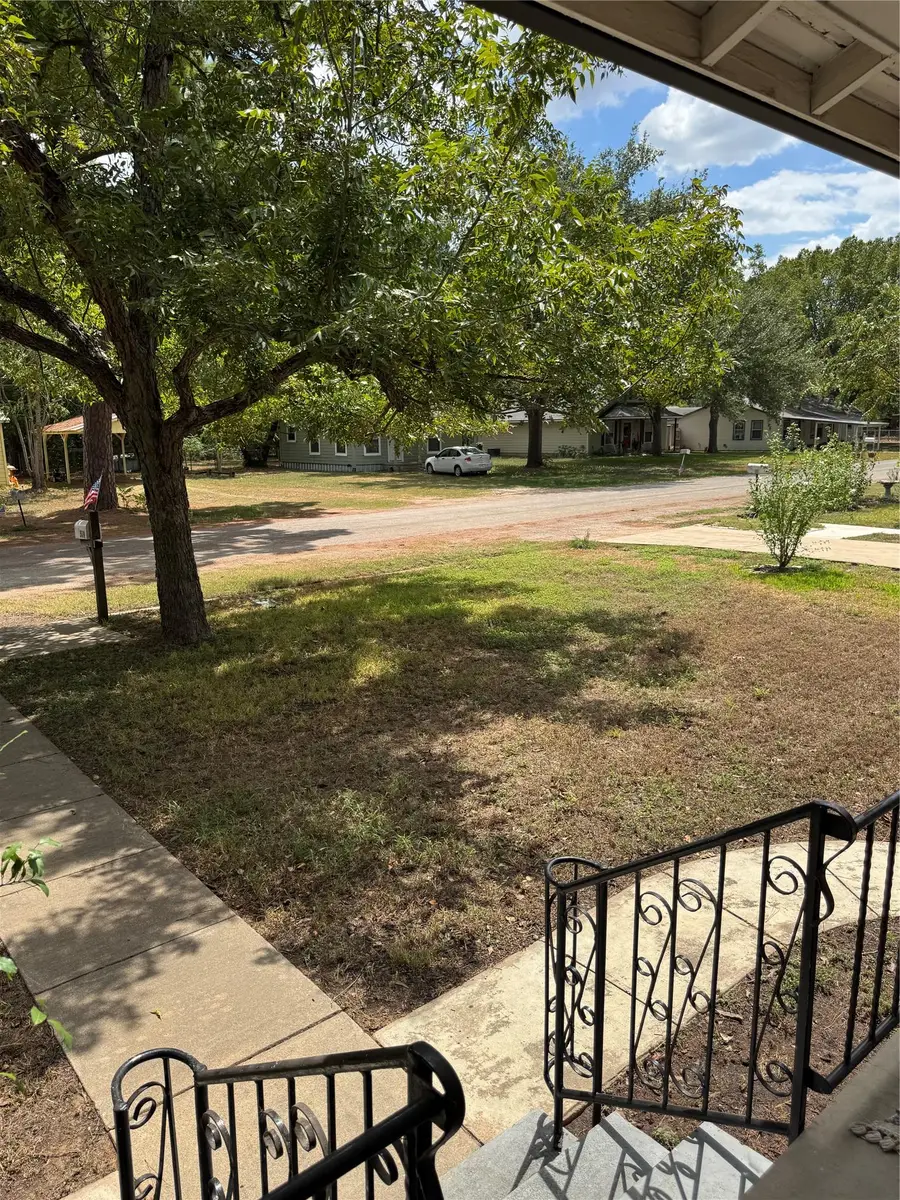 509 Whitehead St, Smithville, TX 78957 - #2