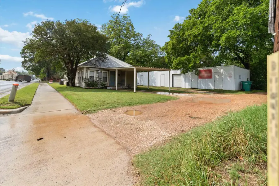 300 Bishop St, Smithville, TX 78957 - Image #2
