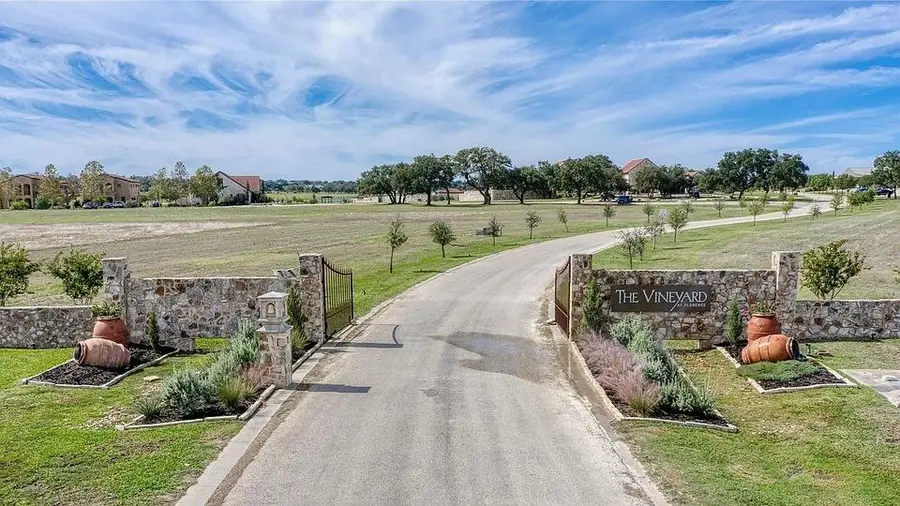 104 Strada Luca St, Florence, TX 76527 - #3