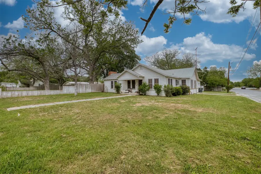 500 W Austin St, Luling, TX 78648 - Image #3