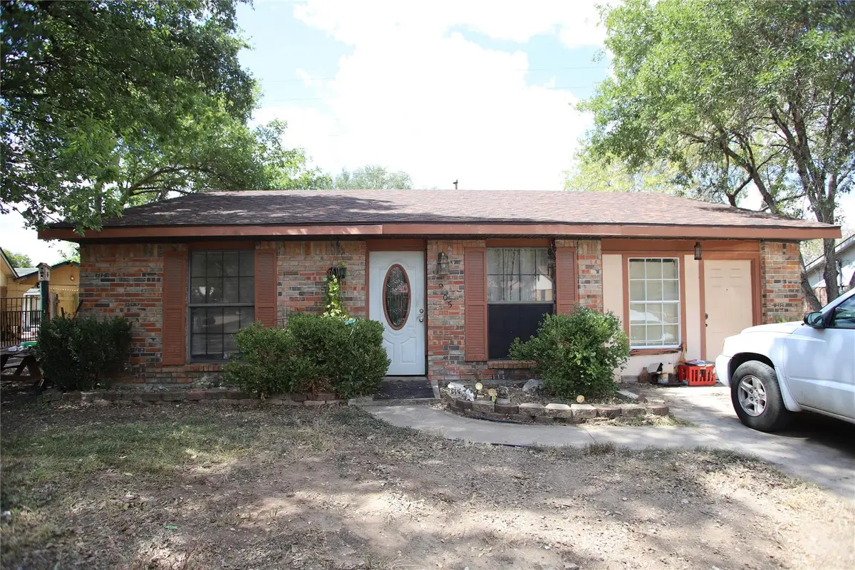 905 Luann Ln, Lockhart, TX 78644 - Image #1