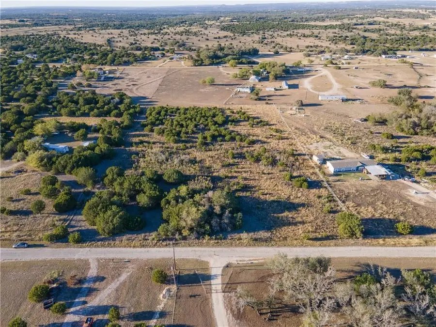 407 Avila Ln, Briggs, TX 78608 - Image #2