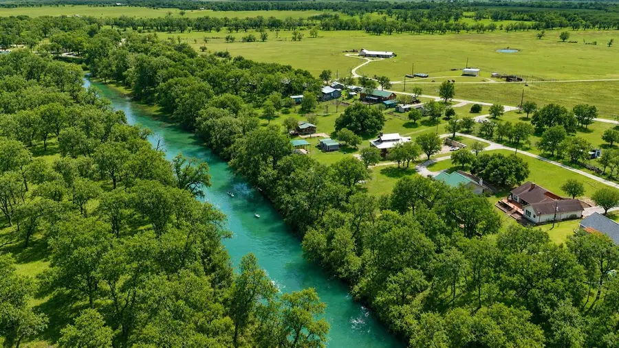 398 Redbird Ln, Kingsbury, TX 78638 - #2