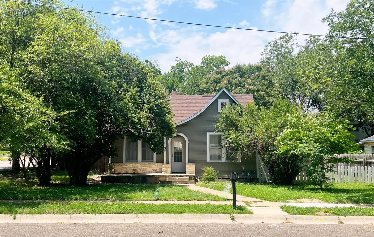 207 W 5th St, Lampasas, TX 76550 - #1