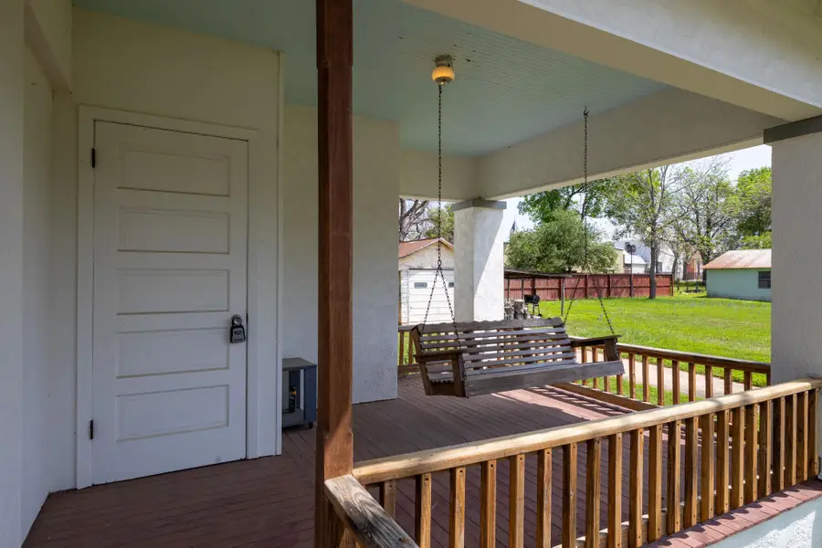 258 N Water St, La Grange, TX 78945 - #3