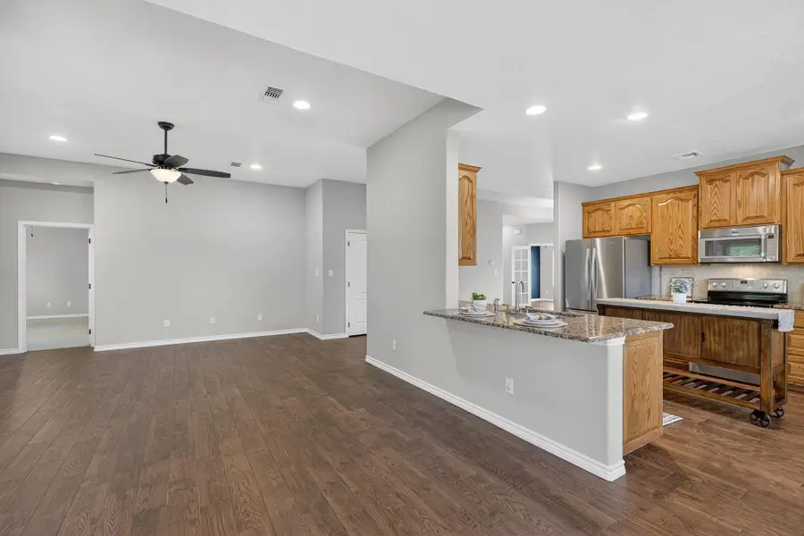 237 Meadowlakes Dr, Meadowlakes, TX 78654 - Image #2