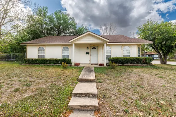 806 Saint Michael St, Gonzales, TX 78629