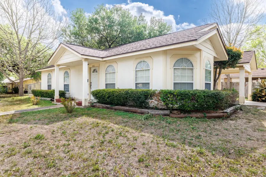 806 Saint Michael St, Gonzales, TX 78629 - #2