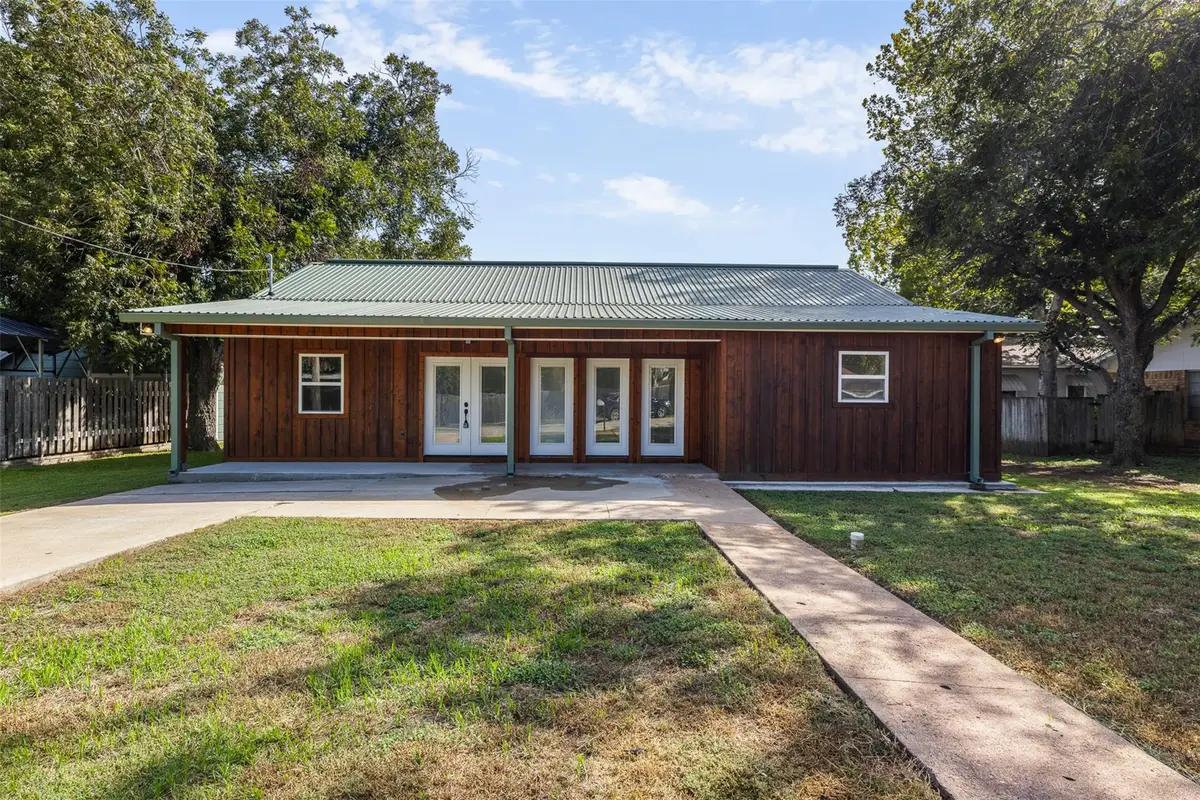 541 S Jackson St, La Grange, TX 78945 - #1