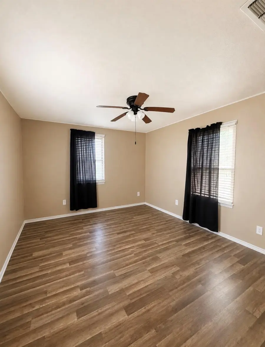 1120 Saint Paul St, Gonzales, TX 78629 - #3