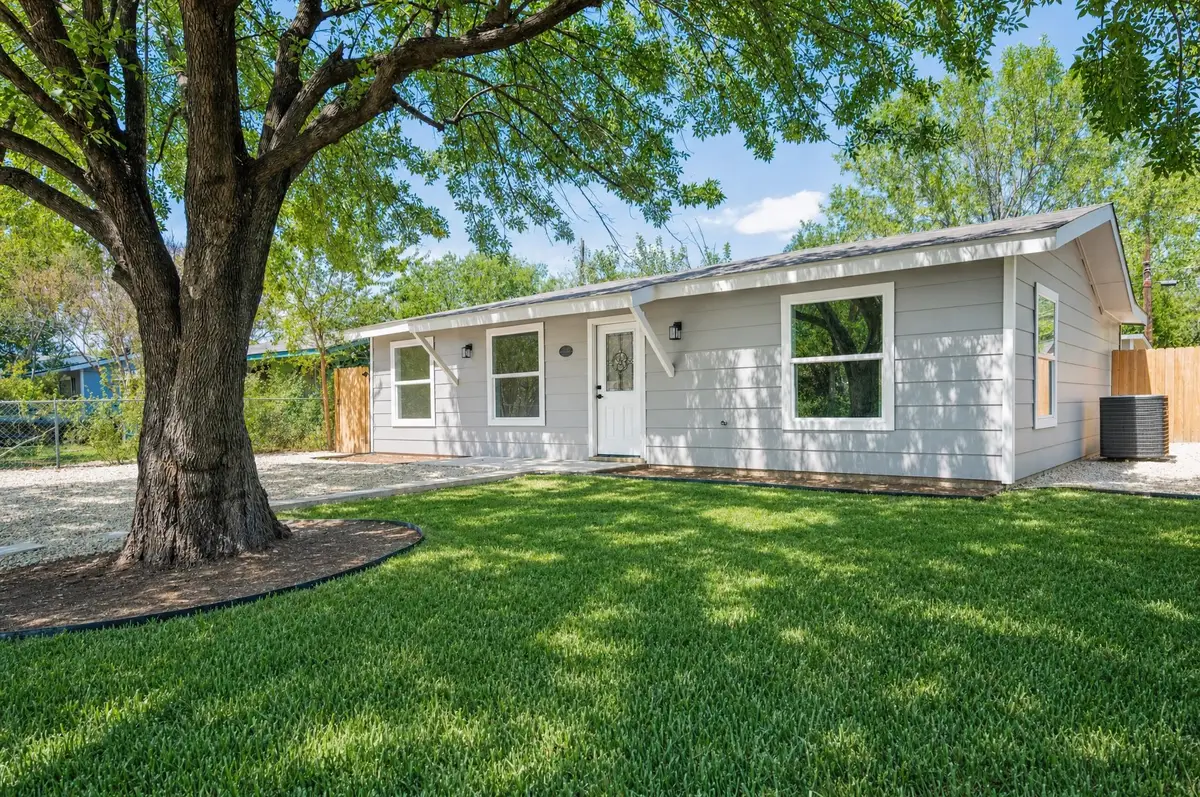 6706 Cruz St, Austin, TX 78741 - #1