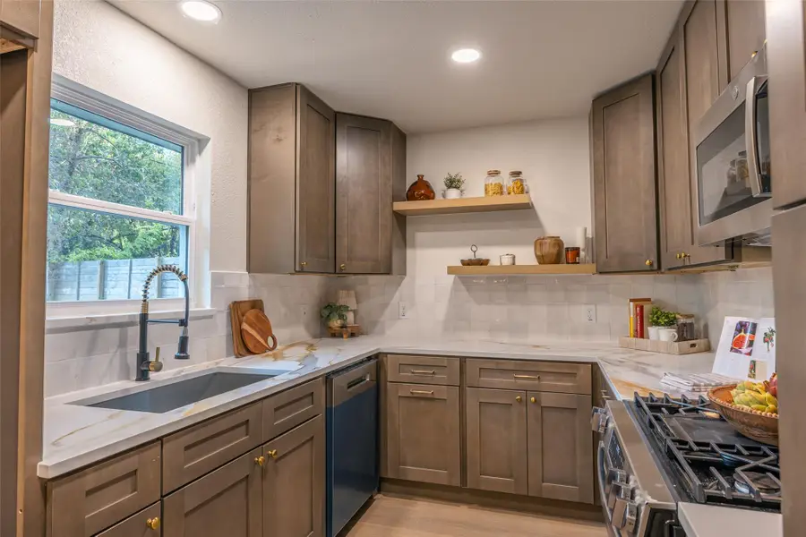 6816 Hanover Ln, Austin, TX 78723 - #3
