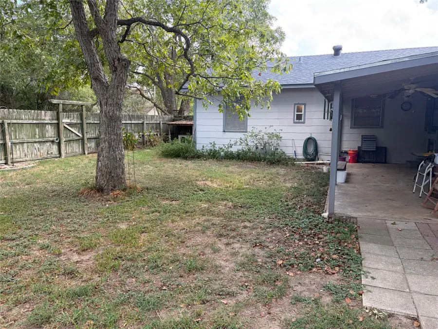 307 Whitehead St, Smithville, TX 78957 - #3