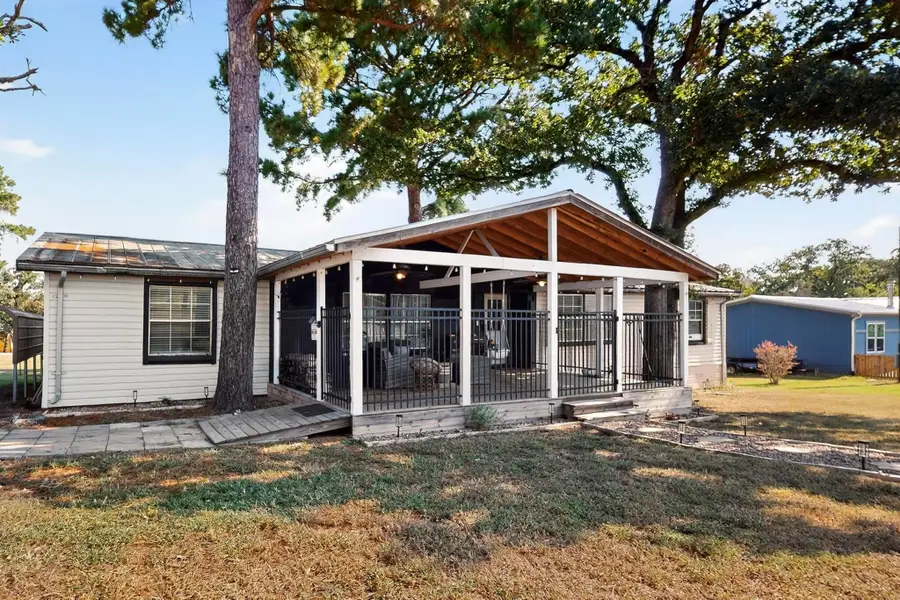 132 Cherokee Cir, Smithville, TX 78957 - Image #2