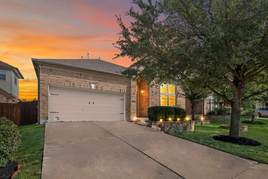 544 Wiltshire Dr, Hutto, TX 78634 - Image #2