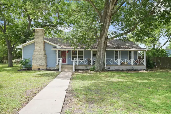 1320 W San Antonio St, Lockhart, TX 78644
