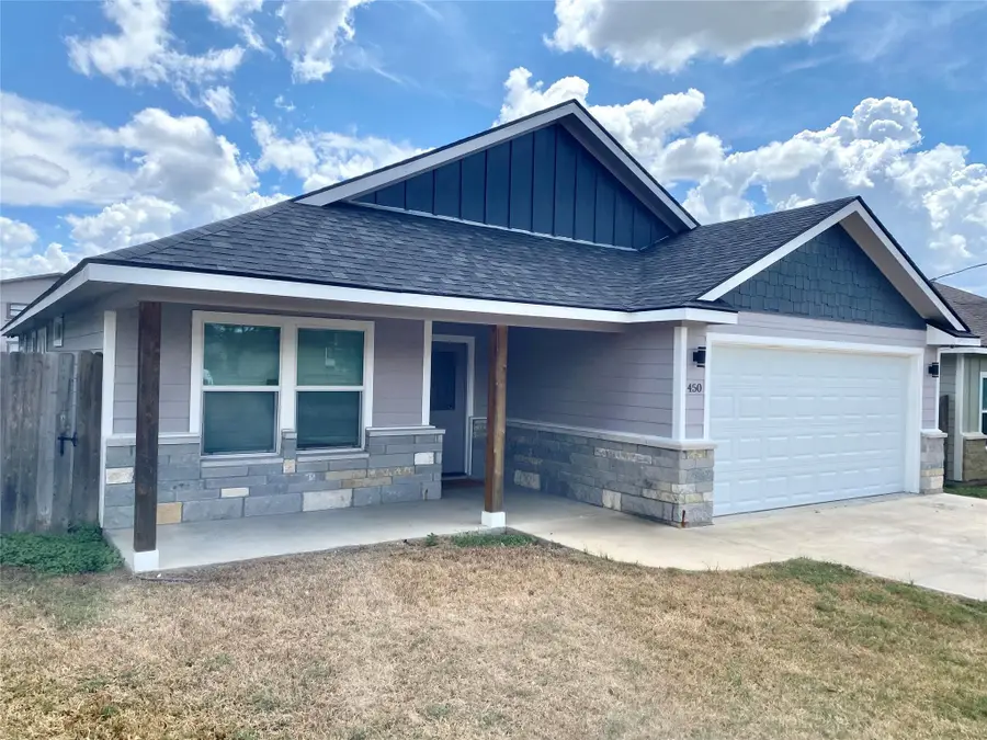 450 S Leon St, Giddings, TX 78942 - #3