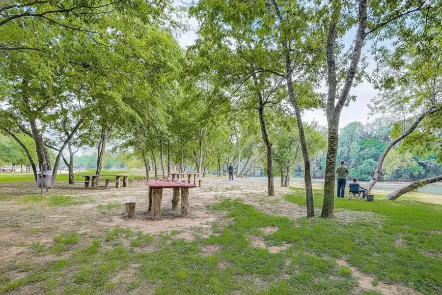 211 Mokulua Ln, Bastrop, TX 78602 - Image #3