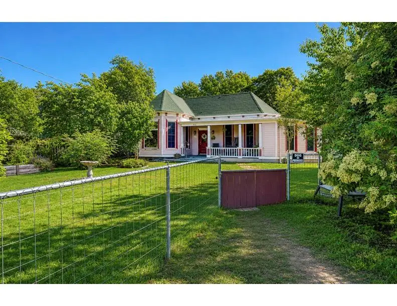 905 S Walnut St, Georgetown, TX 78626 - #1