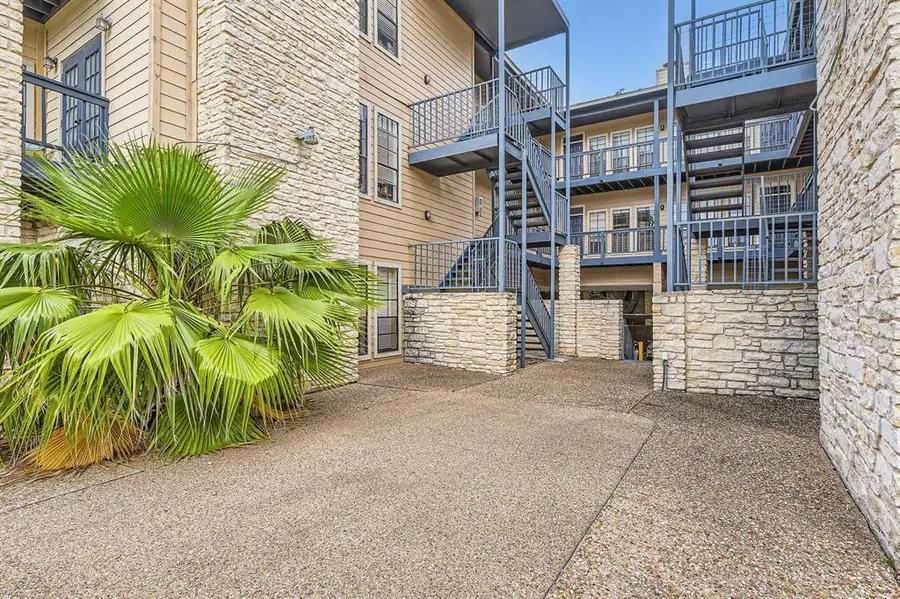 711 W 21st St #302, Austin, TX 78705 - #2