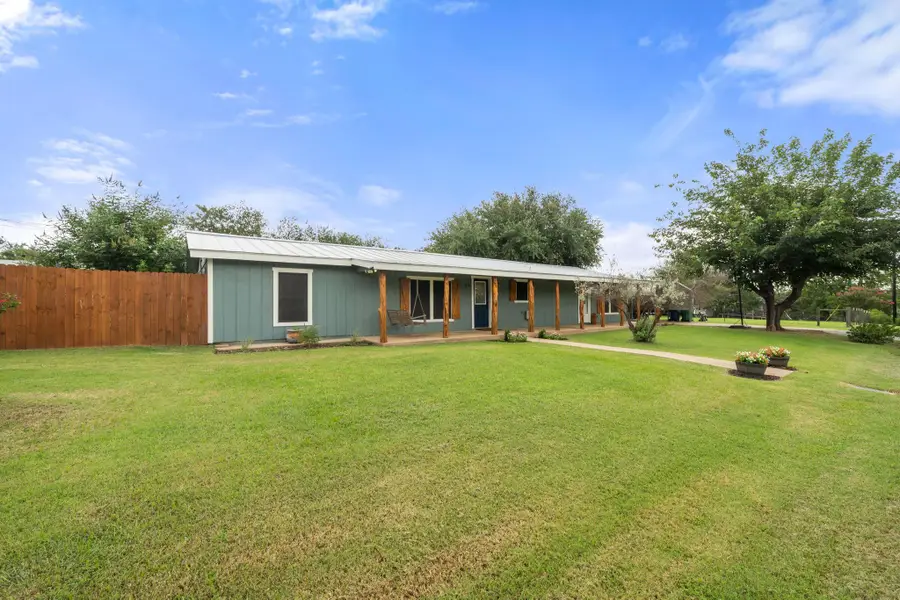 874 Pine Ln, Cottonwood Shores, TX 78657 - Image #2