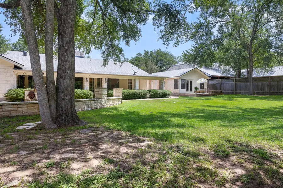 1102 N F Ave, Elgin, TX 78621 - #2