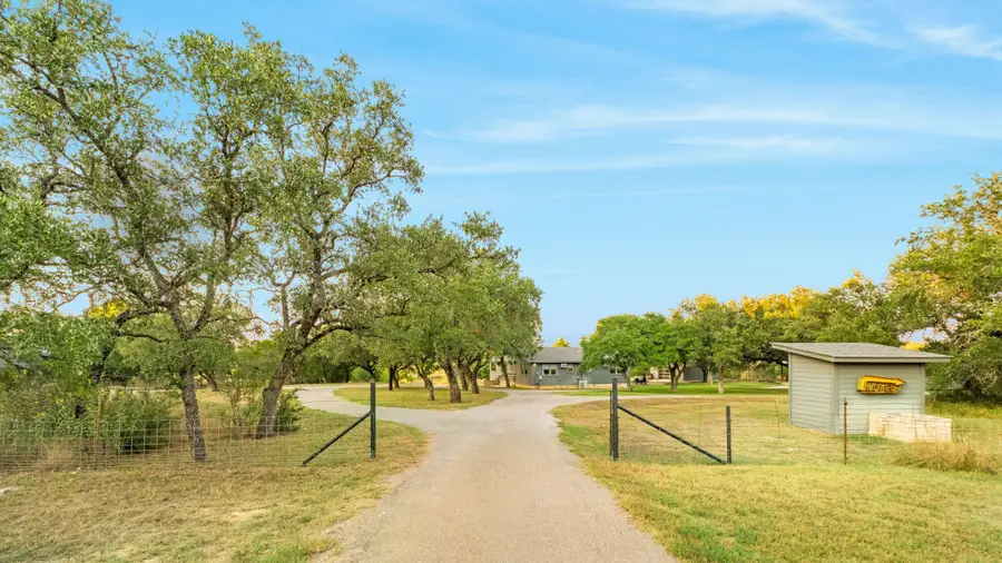 746 Trail Rock Dr, Johnson City, TX 78636 - #3