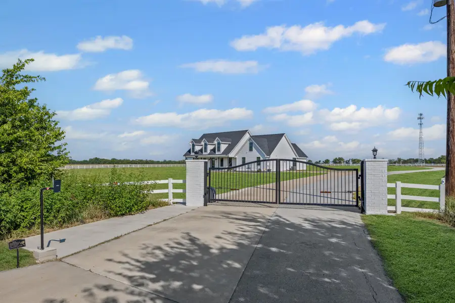 821 Silent Valley Rd, Lockhart, TX 78644 - Image #2