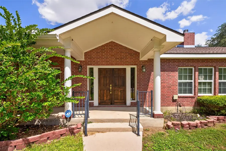 421 W Market St, Lockhart, TX 78644 - #2