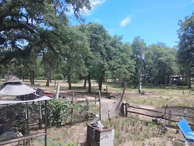 647 Hidden Oaks Dr, Elgin, TX 78621 - Image #2