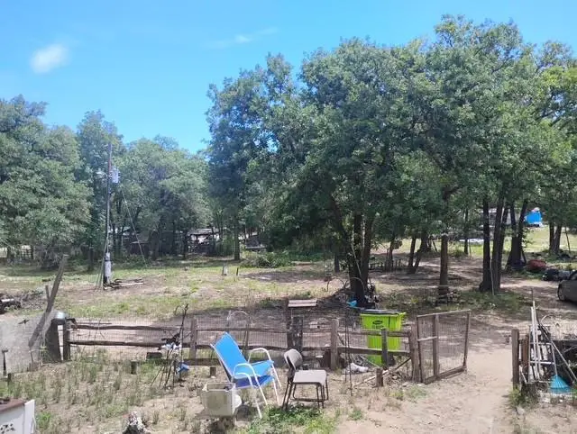 647 Hidden Oaks Dr, Elgin, TX 78621 - Image #3