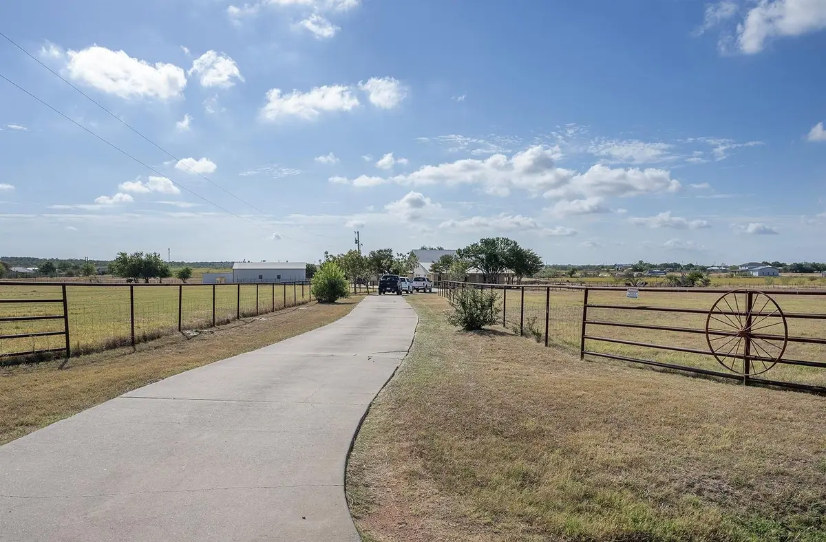 1833 County Road 305, Jarrell, TX 76537 - Image #1