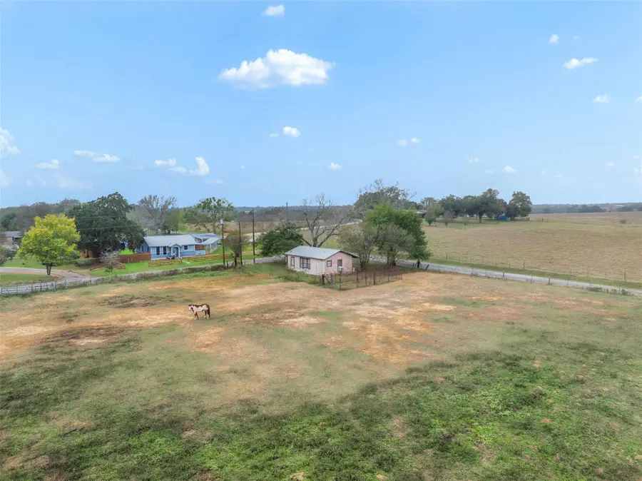 621 10th St, Lexington, TX 78947 - Image #3