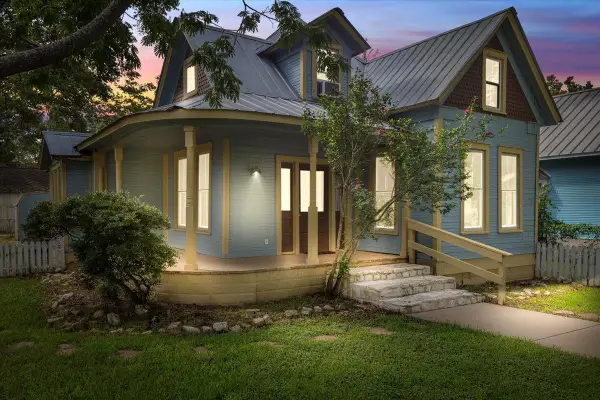 710 Gresham St, Smithville, TX 78957